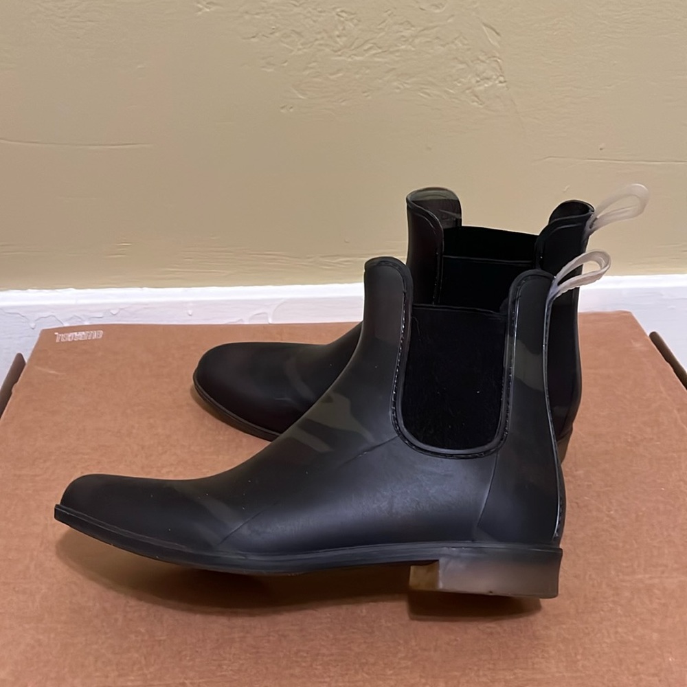 J. Crew Camo Chelsea Rain Boots size 8